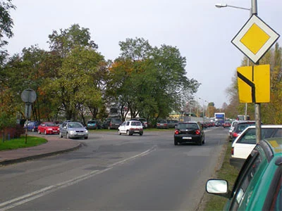 aarahon - > Mianowicie - czy skręcając na standardowym skrzyżowaniu w prawo też najpi...