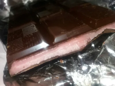 DziecizChoroszczy - #choroszczfood
Jem sobie czekoladę z nadzieniem truskawkowym, jak...