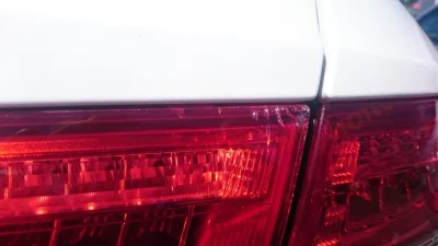 pinkfloyd12 - Panuje mit, że lampa w samochodzie nie może być pęknięta. Jednak ja nie...