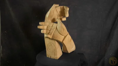 Zypulka - Rzeźba jak wygląda każdy widzi- dłonie które robią coś tam, symbol wolności...