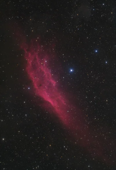 namrab - NGC 1499, mgławica Kalifornia - nazwana tak dlatego, że przypomina kształtem...