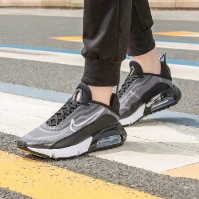 n.....n - Siemano.
Air maxy 2090 hot or not?
Wygodne? Trwałe?
Na lato to czy na wiosn...