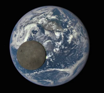 BozenaMal - Ciemna/niewidoczna dla Ziemii strona Księżyca. Zdjęcie NASA.
#astronomia...