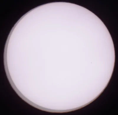 fizyk20 - Zdjęcie Słońca z wczoraj (6 lutego 2021, większe) nałożone na zdjęcie Słońc...