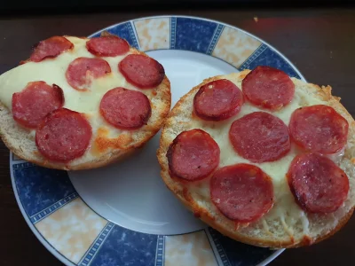 Odwrocuawiacz - #pizza #jedzenie #heheszki 
Ja: Mamo dziś Pizza Day zamówmy pizzę
M...