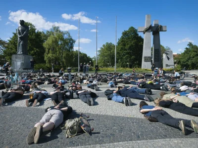 mattin - @milewiczwaldek: kolega chyba nie widział jak w Polsce przepraszali za Floyd...