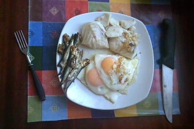 anonymous_derp - Dzisiejsze śniadanie: Duszony dorsz, cztery jajka sadzone, wędzone s...