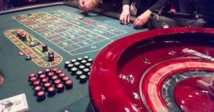 Trumanek - Rząd otworzył kasyna, żeby losować obostrzenia?