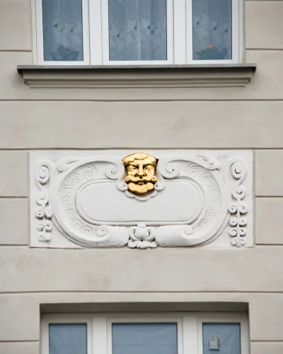 Sudet - Złota maska z kamienicy przy ulicy Grunwaldzkiej 100

na #wroclawskidetal c...