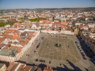 holka-kofolka - @swinka_morska: Z tej perspektywy trochę lepiej to widać, że rynek je...