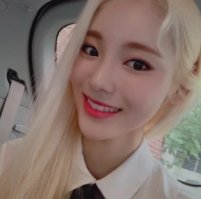 M.....m - W końcu powrót do blondu. Alleluja └[⚆ᴥ⚆]┘

#jinsoul #loona #koreanka #az...