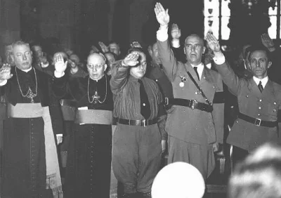 PreczzGlowna - Katoliccy biskupi walczą z nazizmem salutujac do zdjęć z Goebbelsem.