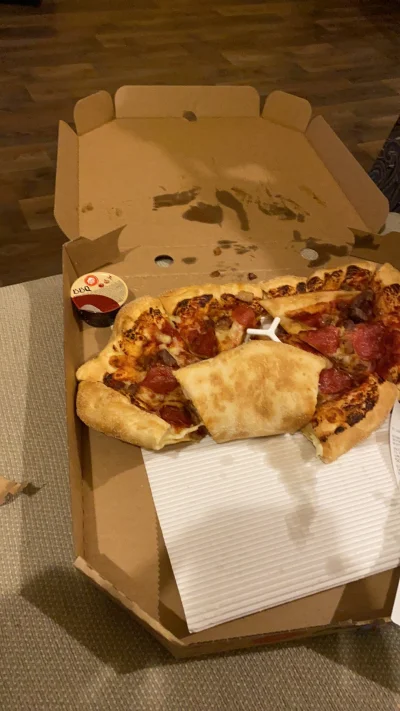 AndzejGolara - Ehhh, #pizza z #pizzahut świeżo po dostawie przez #ubereats. Najgorsze...