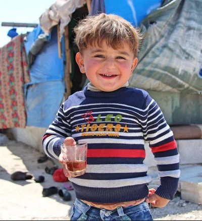 r.....y - Syryjski chłopczyk wygląda jak młody Robert #maklowicz. Widocznie korzystał...