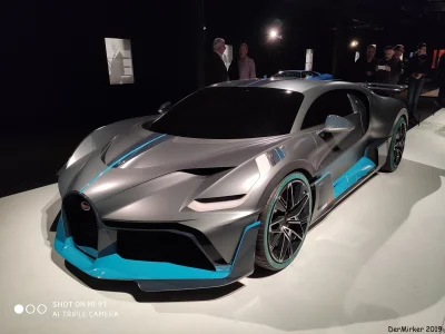 DerMirker - Divo

Fotografia przedstawia Bugatti Divo, a raczej jego wierną kopię, ...