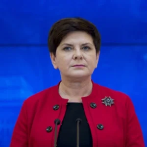 miki4ever - #beataszydlo #polityka #4konserwy 

Plusujcie najlepszego premiera w hist...