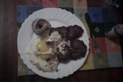 anonymous_derp - Dzisiejsza kolacja: Smażone kotlety wołowe, trzy jajka sadzone, #mar...