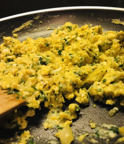 hejk4 - Każda pora jest dobra na jajecznicę z cebulą, serem i pietruszką ( ͡° ͜ʖ ͡°)
...