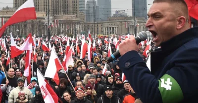 chemik_kieszyk - Widać na tym zdjęciu, w tle wszyscy w czapkach, a temu nie zimno.