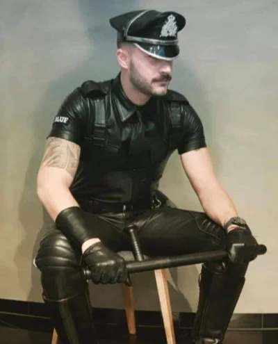 Lukardio - #ladnypan #mrleather #leathermen