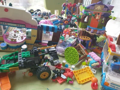 sweeps - Diorama post apo w wykonaniu moich dzieci.
#lego
