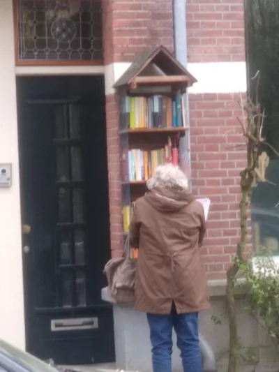 Iconofsin - #oswiadczenie #holandia #amsterdam #ksiazki 
Chyba widzę te półeczki z ks...
