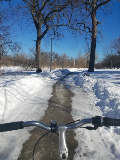 A.....S - Czy ktoś tu jeszcze jeździ zimą rowerem?
#rowery #zima #rower #chicago #sni...