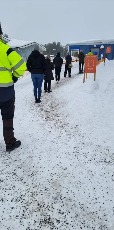 karval - Dzisiaj stałem w dzikiej kolejce po test na Covid 19, test jest darmowy, rob...