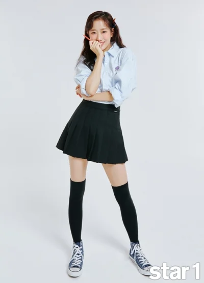 XKHYCCB2dX - #naeun #april
#koreanka