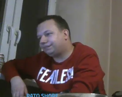 Korasek - Jachimek na to wszystko patrzy i widzi jaką lipę robią na streamie, pffff
...