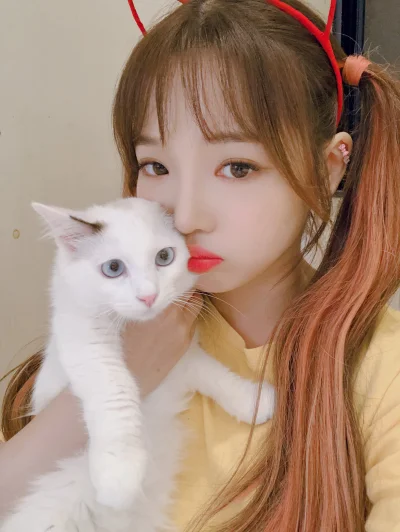 XKHYCCB2dX - #jisun #fromis9 
#koreanka