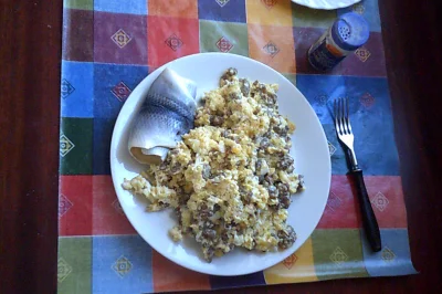 anonymous_derp - Dzisiejsze śniadanie: Smażona wołowina mielona z sześcioma jajkami i...