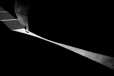 Hoverion - fot. Junichi Hakoyama
Sharp shadows
☞ #fotominimalizm 
#fotografia #zdj...