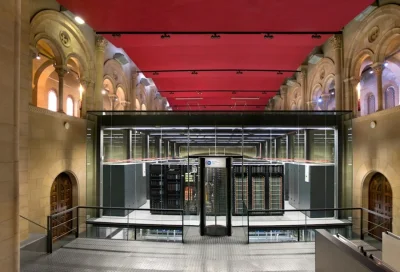 orcus - @Ordo_Publius: Barcelona Supercomputing Center przerobiło kościół na serwerow...