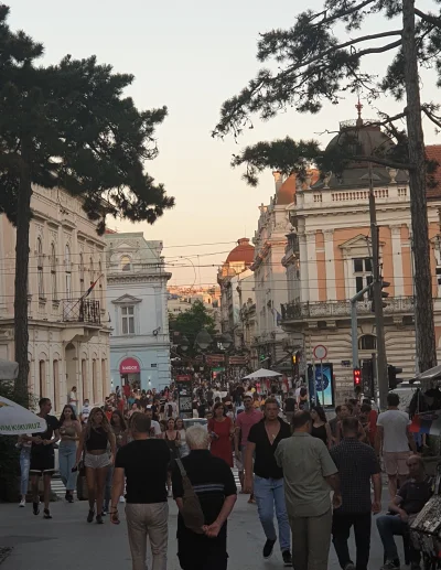 CharlesStoker - @Pannoramix W sierpniu zeszłego roku główna ulica Belgradu wyglądała ...
