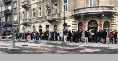 Milanello - Warszawa: 2-godzinna kolejka do otrzymania zaproszenia(!) na zakup butów ...