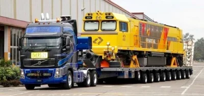 xniorvox - > Ciekawe jak wygląda transport takiej lokomotywy poza torami, 115 ton, ch...