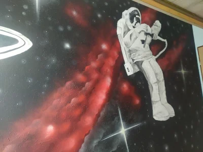 Mdx91 - Spójrz jak lata malowany, astronauta z mojej ściany!

#polskiedomy #mural #ko...