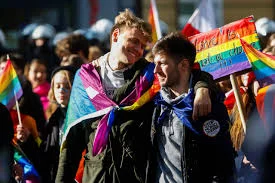 Polakmaly - serca młodych chłopaków pobiegły za LPGiT ;) zamiast za prawilną sutanną ...