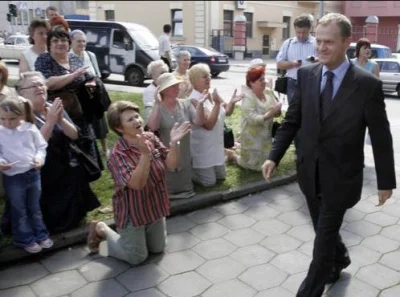 Opipramoli_dihydrochloridum - a to Tusk, codziennie w drodze do swojej pracy 
PRZEPA...