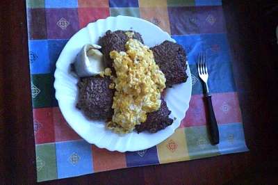 anonymous_derp - Dzisiejszy obiad: Smażone kotlety wołowe, jajecznica z 6 jaj z masłe...