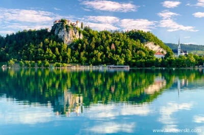 Helix - Jakby ktoś był zainteresowany tym jeziorem 7:42, jest to jezioro Bled w Słowe...