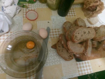 miroslaw_anonowski - Bieremy podstawowe zutateny, w tym przypadku kroiłem chleb manua...