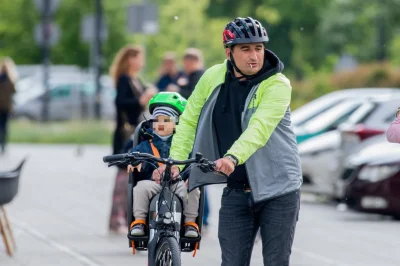 JanParowka - Już lepszy jest nasz rajdowiec co mimo jednej renki - prowadzi rower, pa...