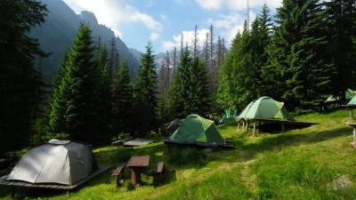 Sweesboy - Pola namiotowe bywają fajne, np. tabor w Tatrach.