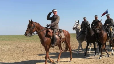 Dibhala - > dziennikarz z Bułgarii utrzymuje, że przybył na koniu

Ma synek coś z u...