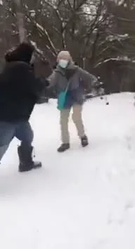 m.....k - Ale trzeba mieć sprany dekiel żeby napadać w lesie na ludzi bo "no mask! no...