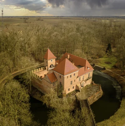nickjaknick - Czy to piękny zamek Karlstein w Czechach? A może to bajkowy zamek Neusc...