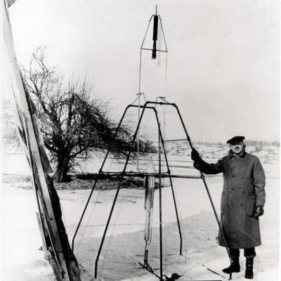 yolantarutowicz - 6 marca 1926 roku, po kilkunastu latach badań, Robert Goddard wypuś...