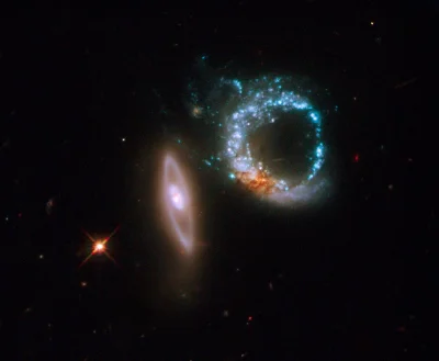 ntdc - Arp 147 to widowiskowa kolizja dwóch galaktyk odległych od Ziemi o 440 milionó...